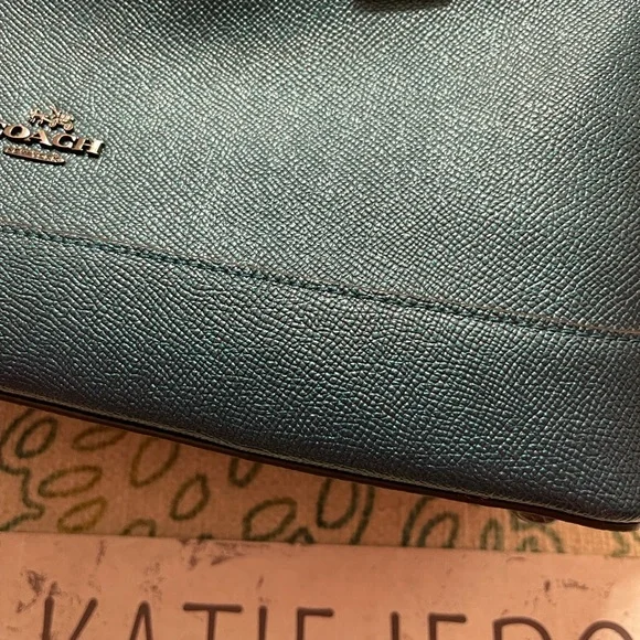 Coach handbag ❄️❄️ - Picture 2 of 9